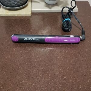 Avanti Nano-Silver Tourmaline and Ceramic Hair Straightener  Flat Iron